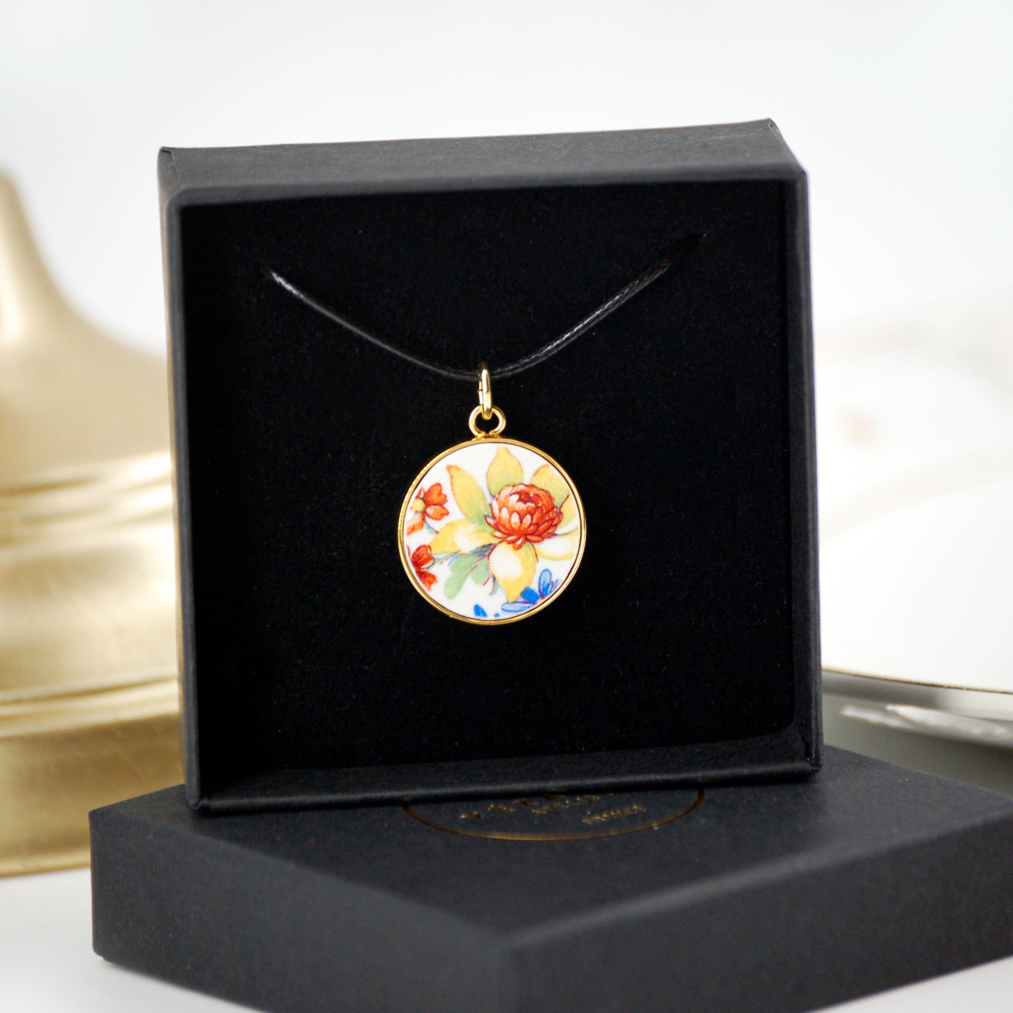 Pendentif "Bouquet floral en jaune et bleu", finition or