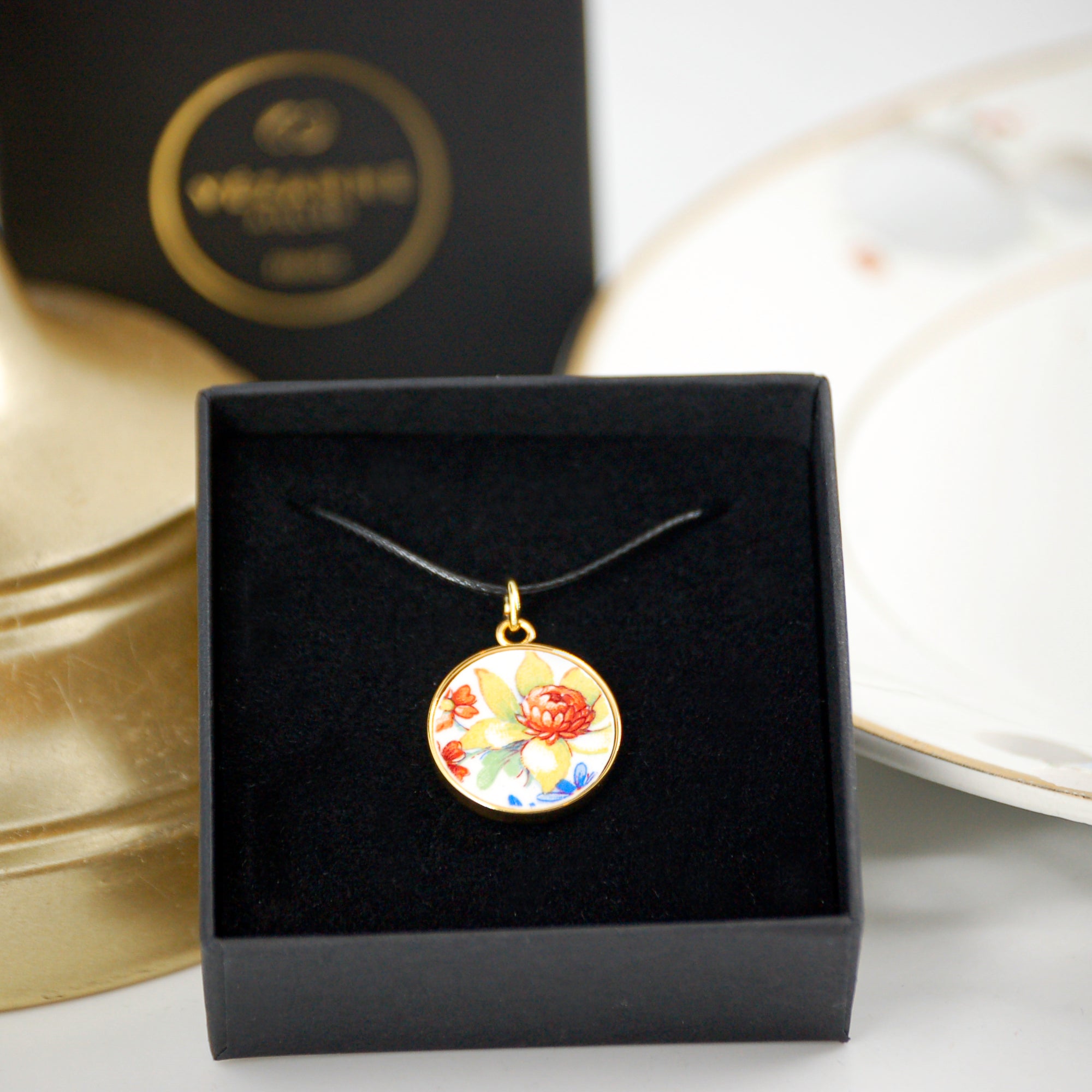 Pendentif "Bouquet floral en jaune et bleu", finition or