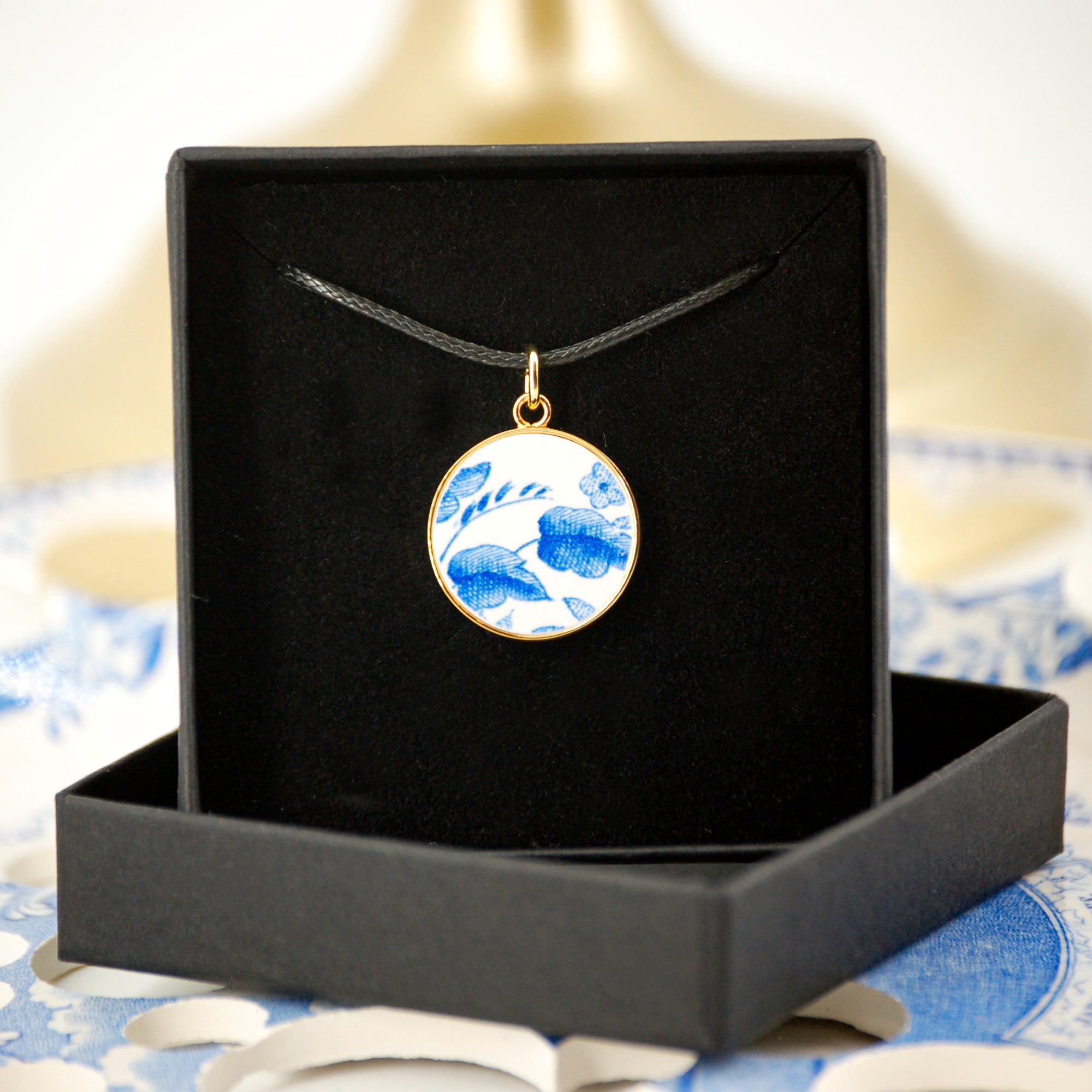 Pendentif "Feuillage bleu", finition or