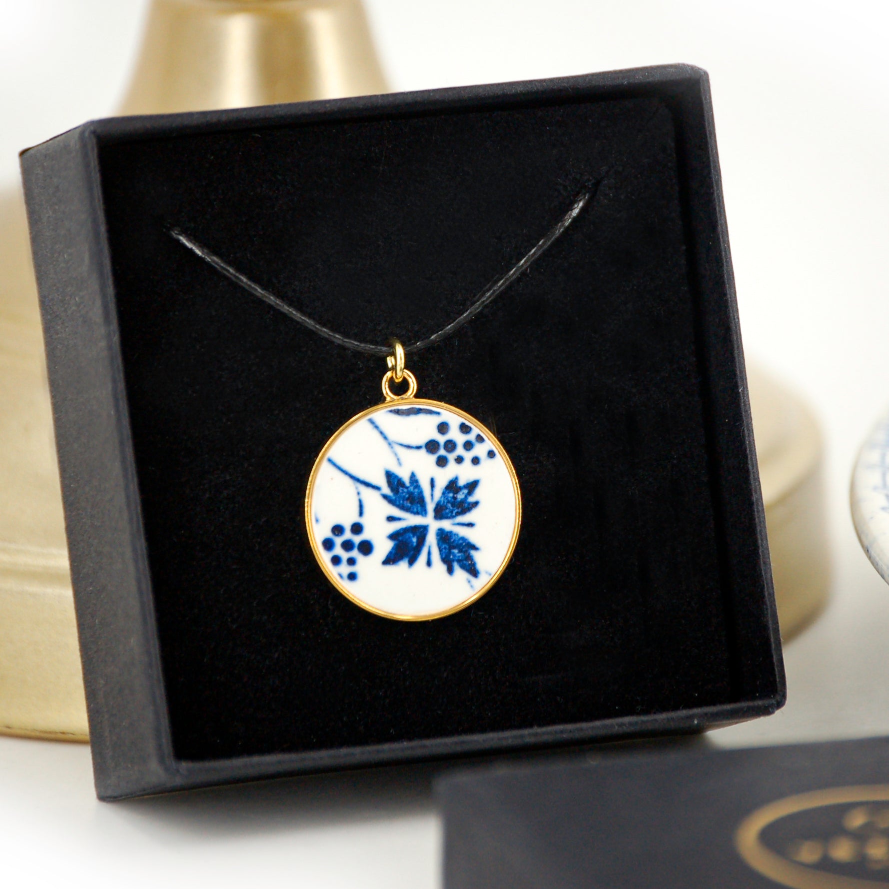 Pendentif "Fleur stylisée", finition or