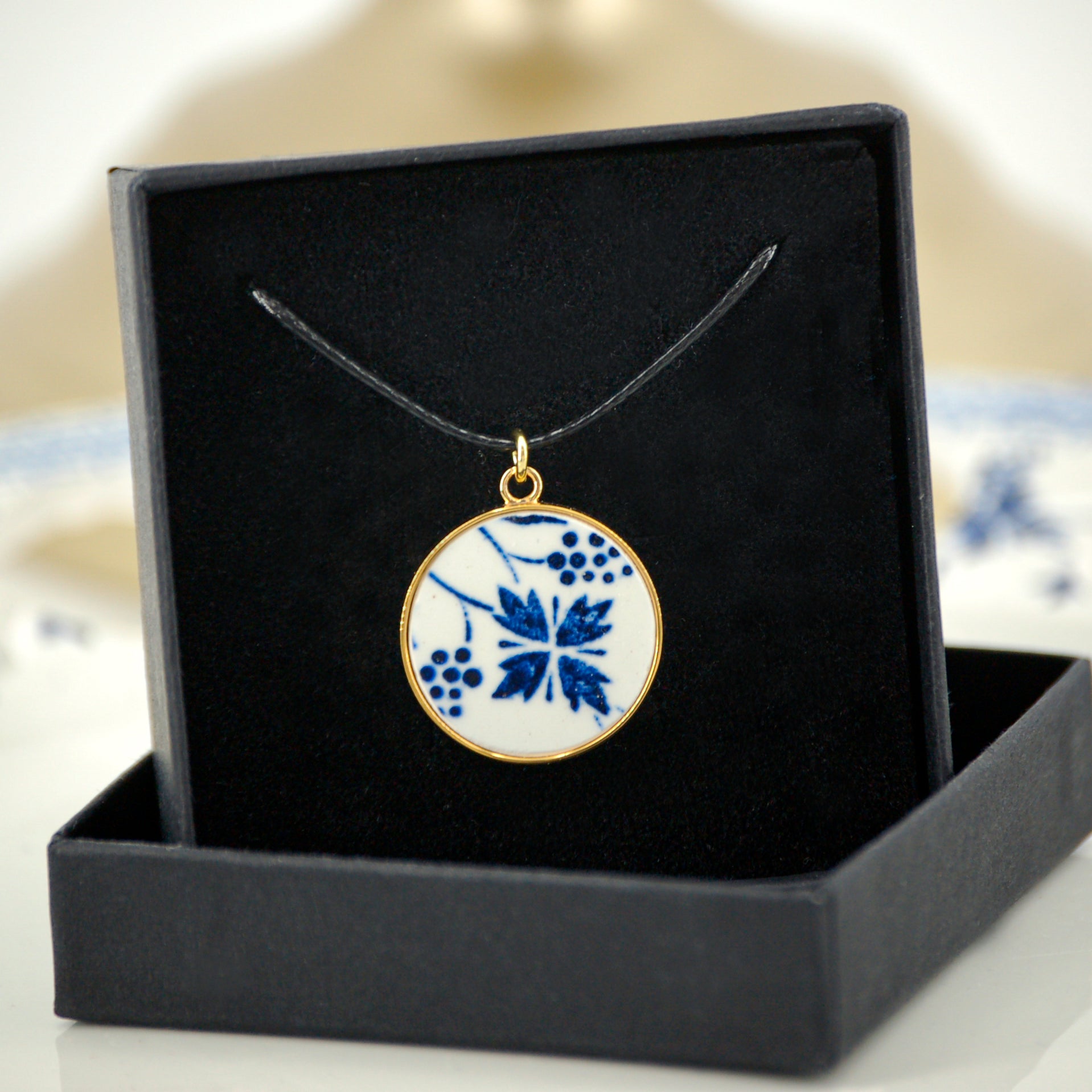 Pendentif "Fleur stylisée", finition or