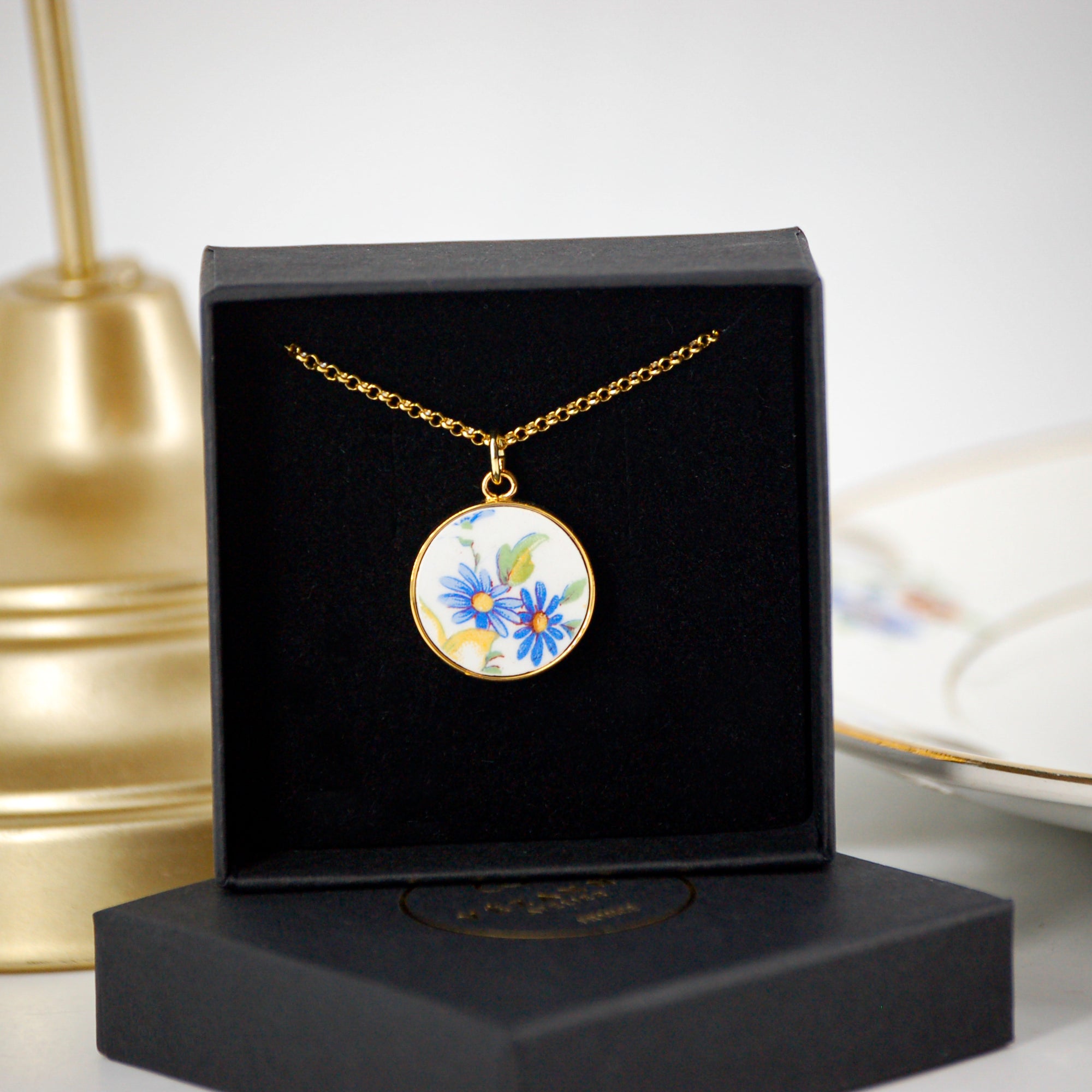 Pendentif "Petites fleurs bleues", finition or