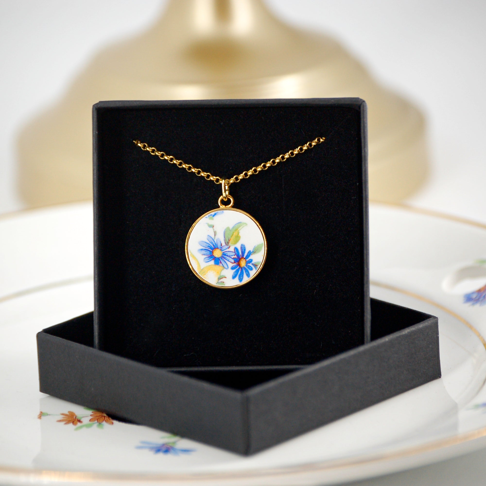 Pendentif "Petites fleurs bleues", finition or