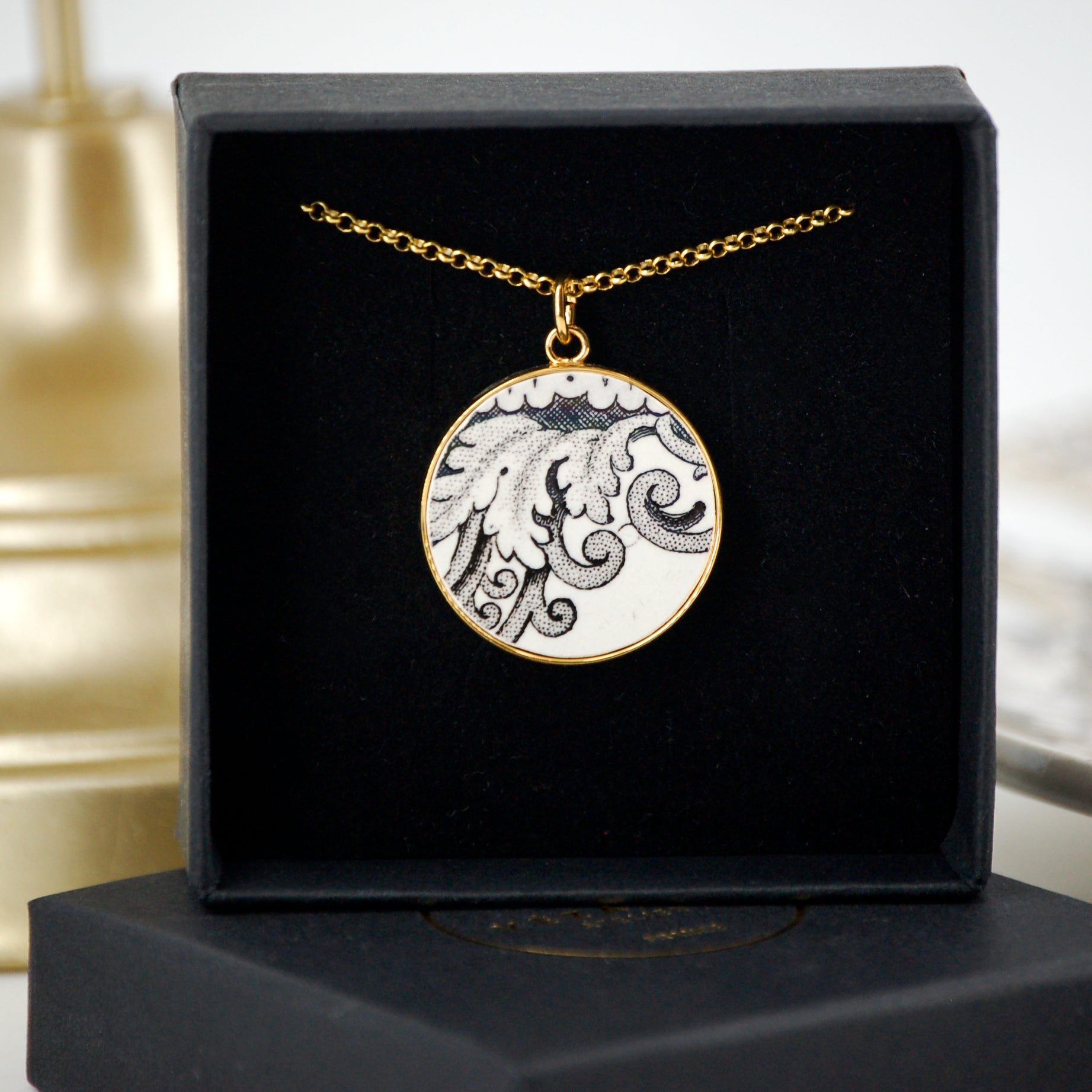 Pendentif "Motif d'antan", finition or