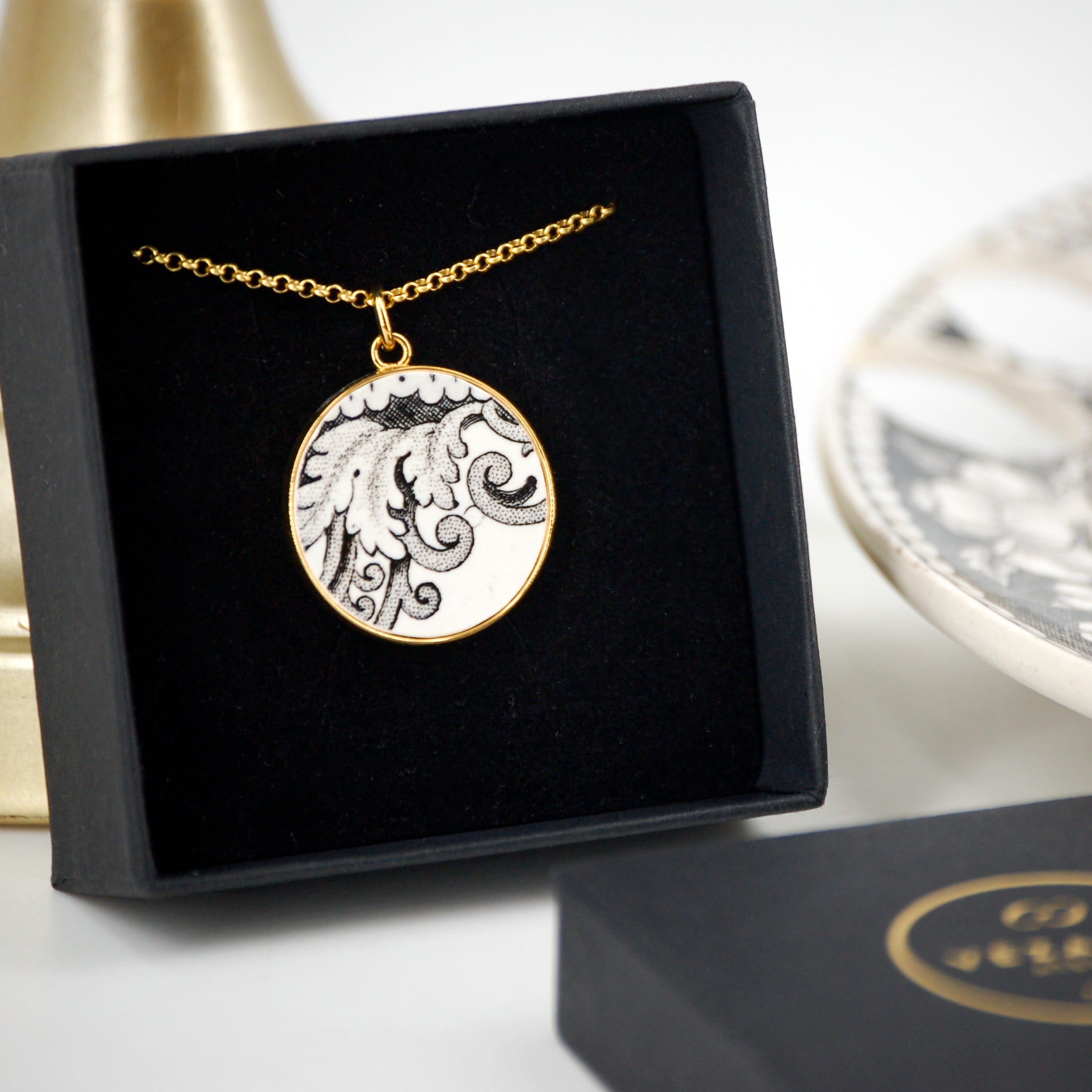 Pendentif "Motif d'antan", finition or