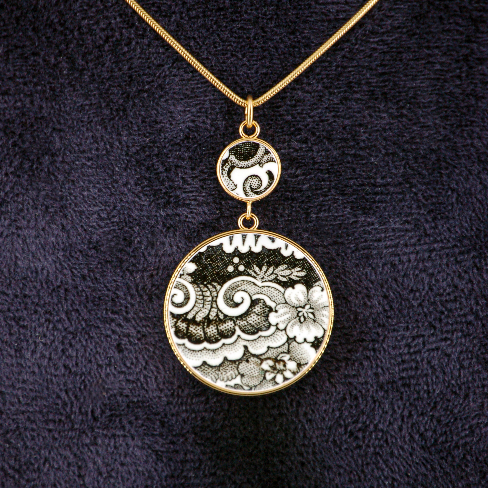 Pendentif "Composition rocaille", finition or