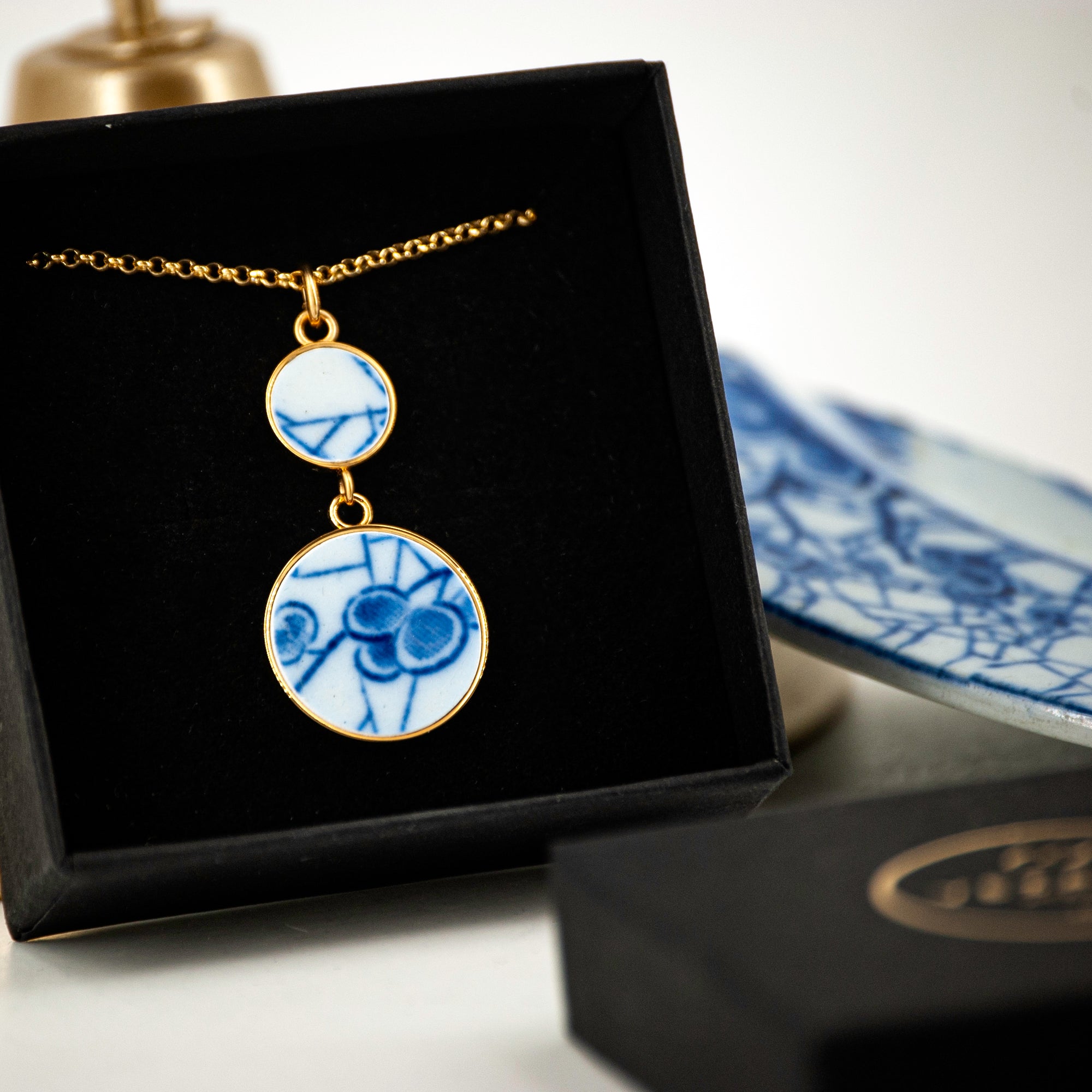 Pendentif "Fleurs et lignes bleues Creil-Montereau", finition or