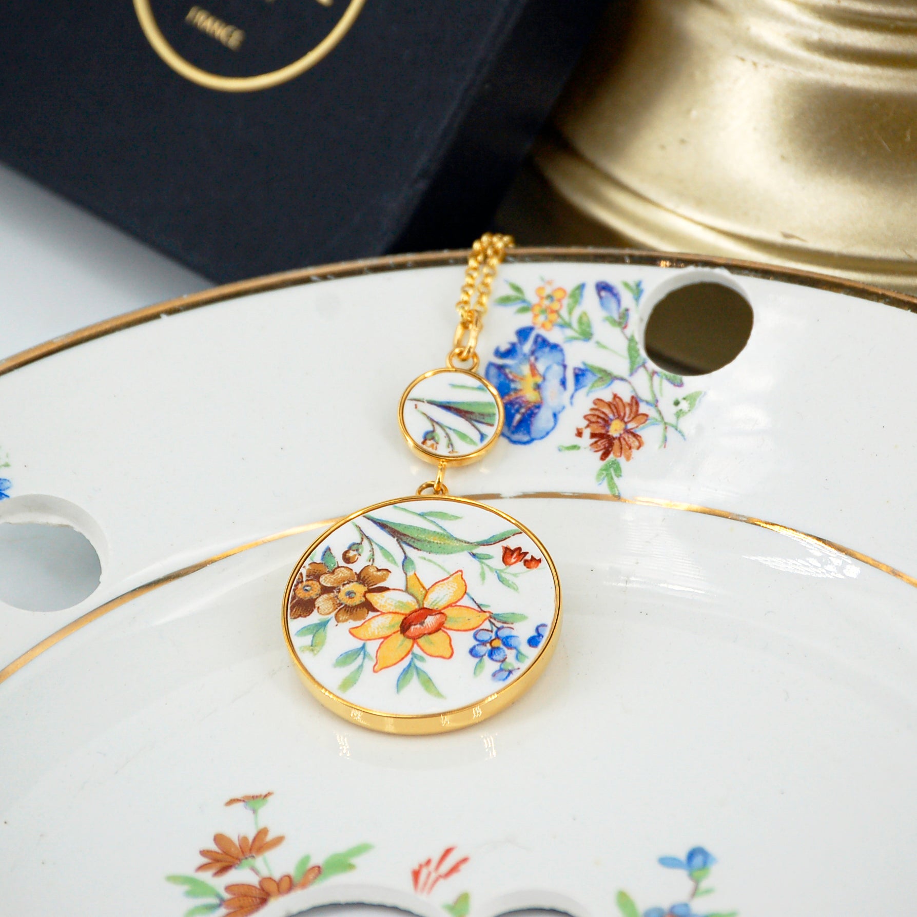 Pendentif "Jonquille et petites fleurs"