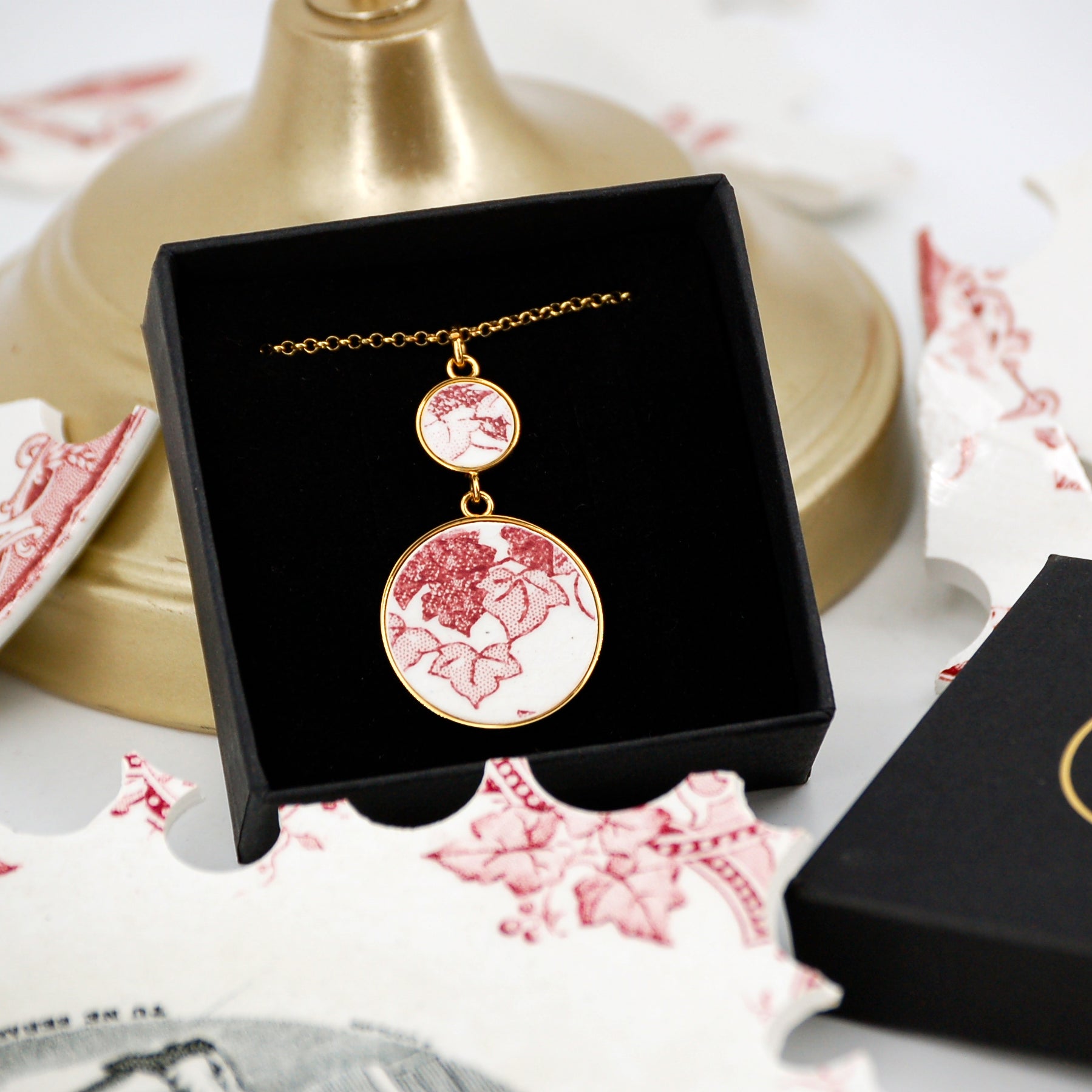 Pendentif "Feuilles de lierre en vieux rose", finition or