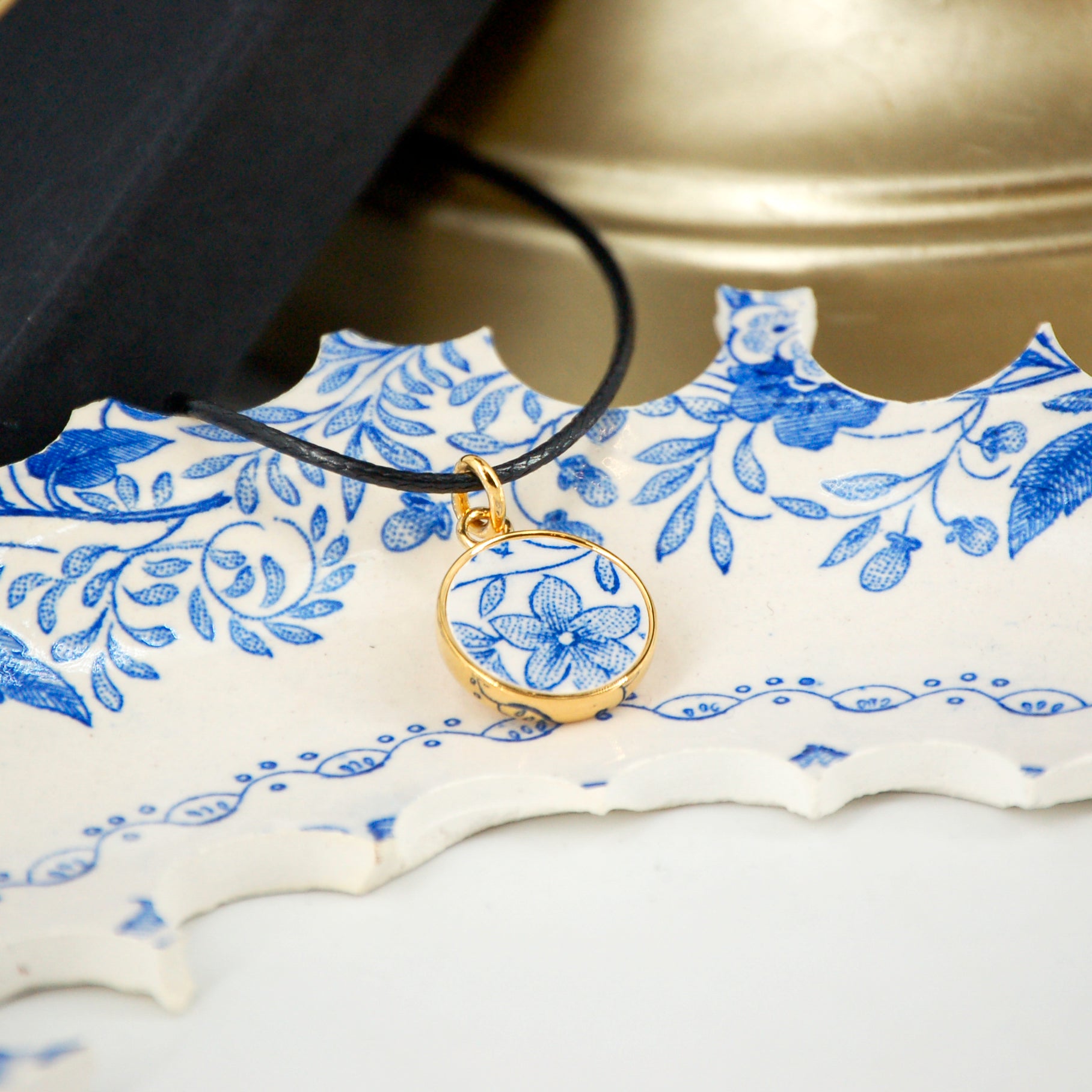 Pendentif "Petite fleur bleue", finition or