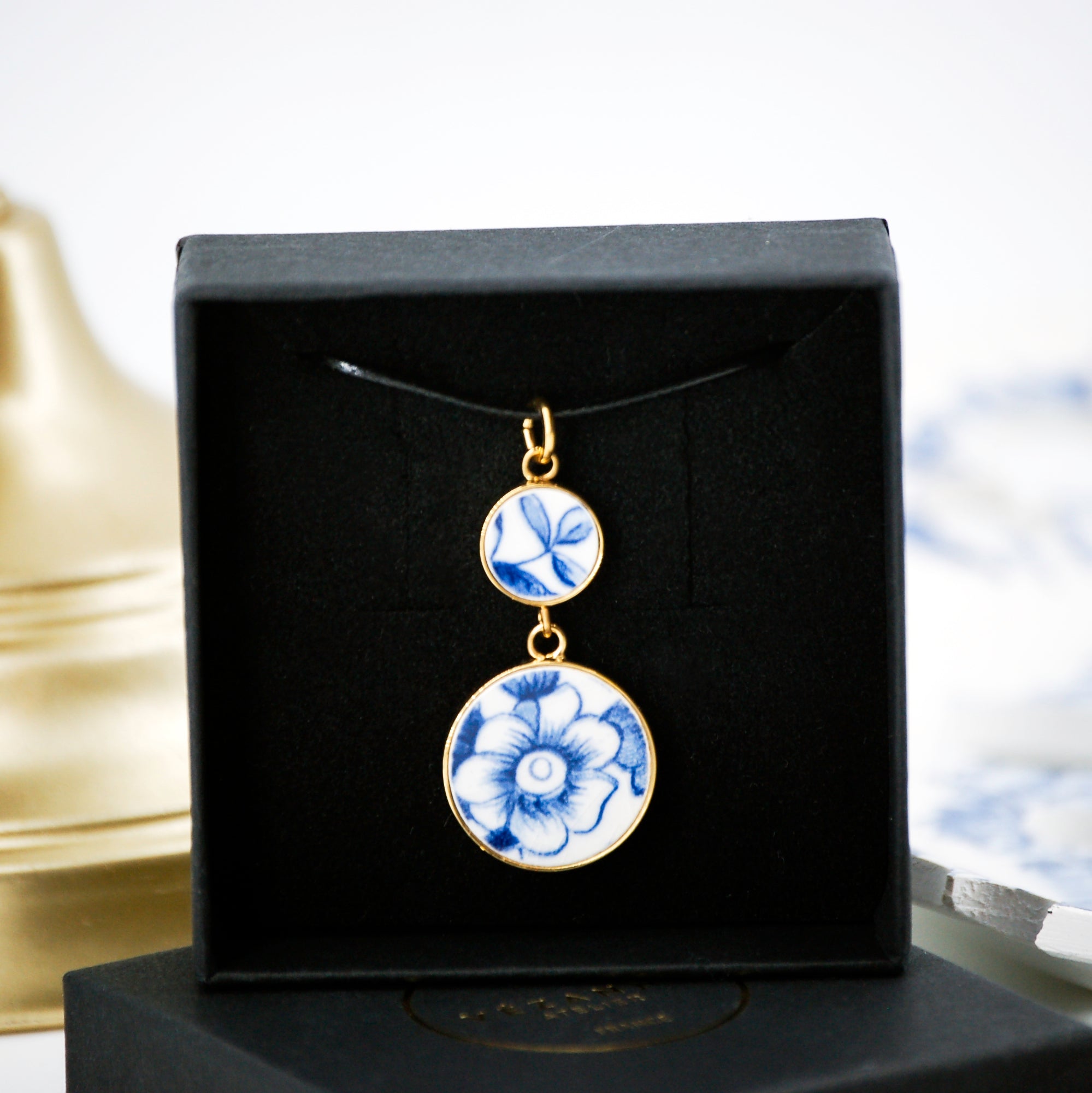 Pendentif "Fleur bleue", finition or