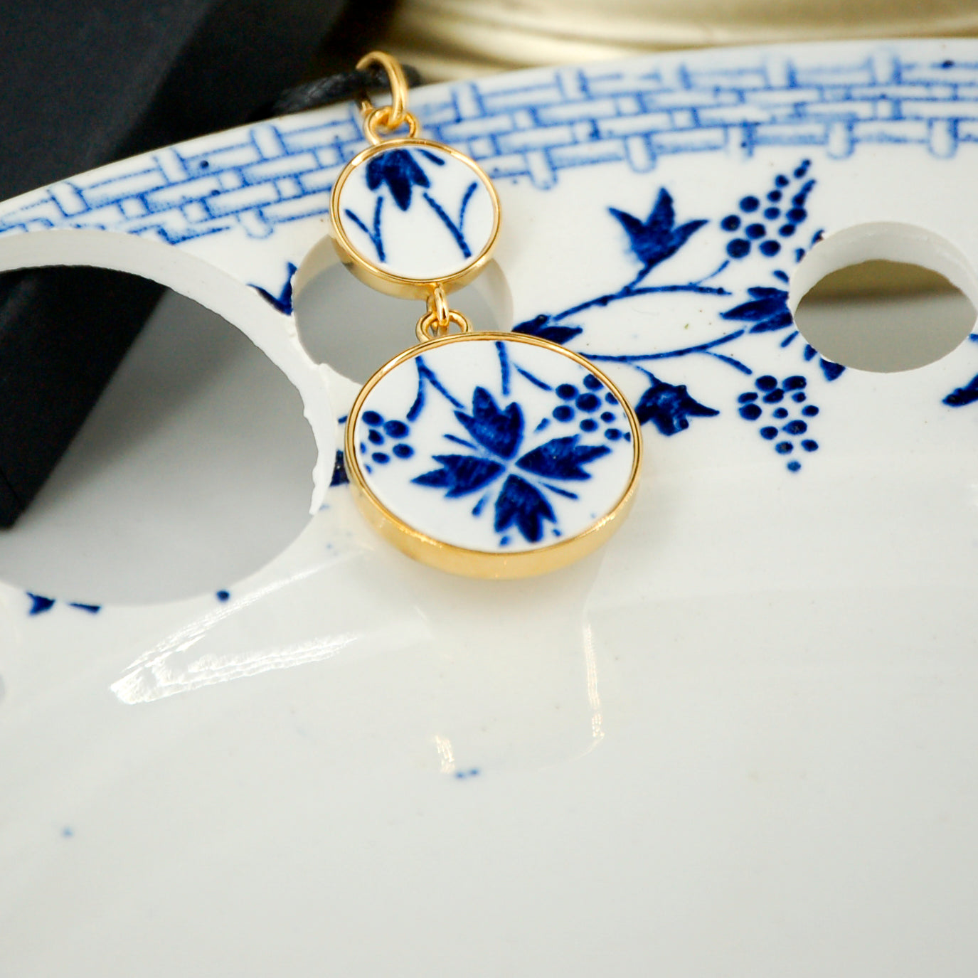 Pendentif "Fleur stylisée", finition or