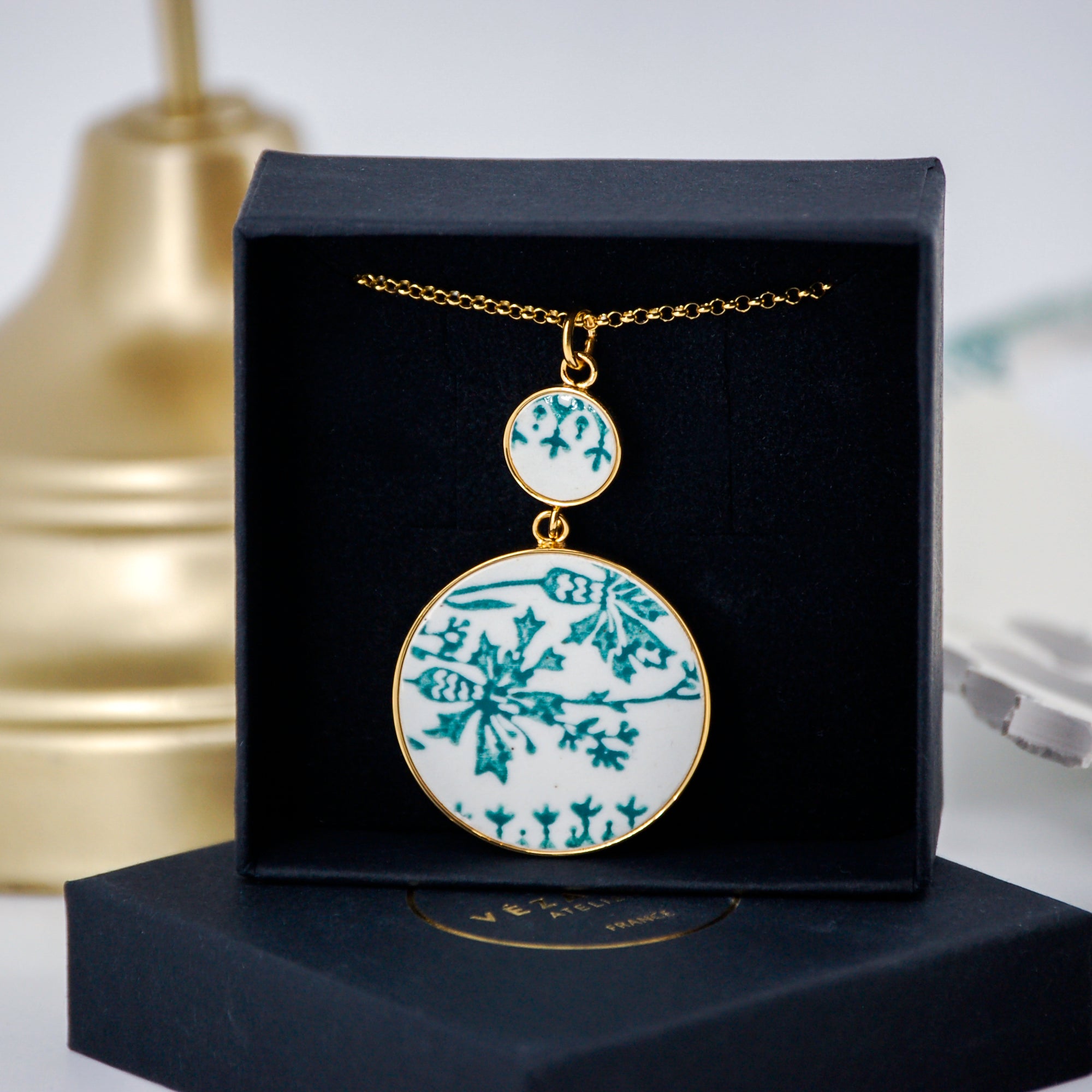 Pendentif "Fleurs vertes", finition or