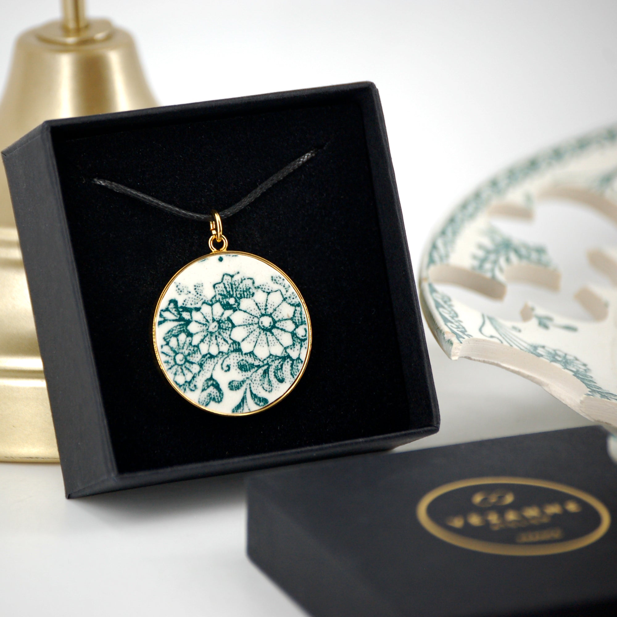 Pendentif "Fleurs vertes", finition or