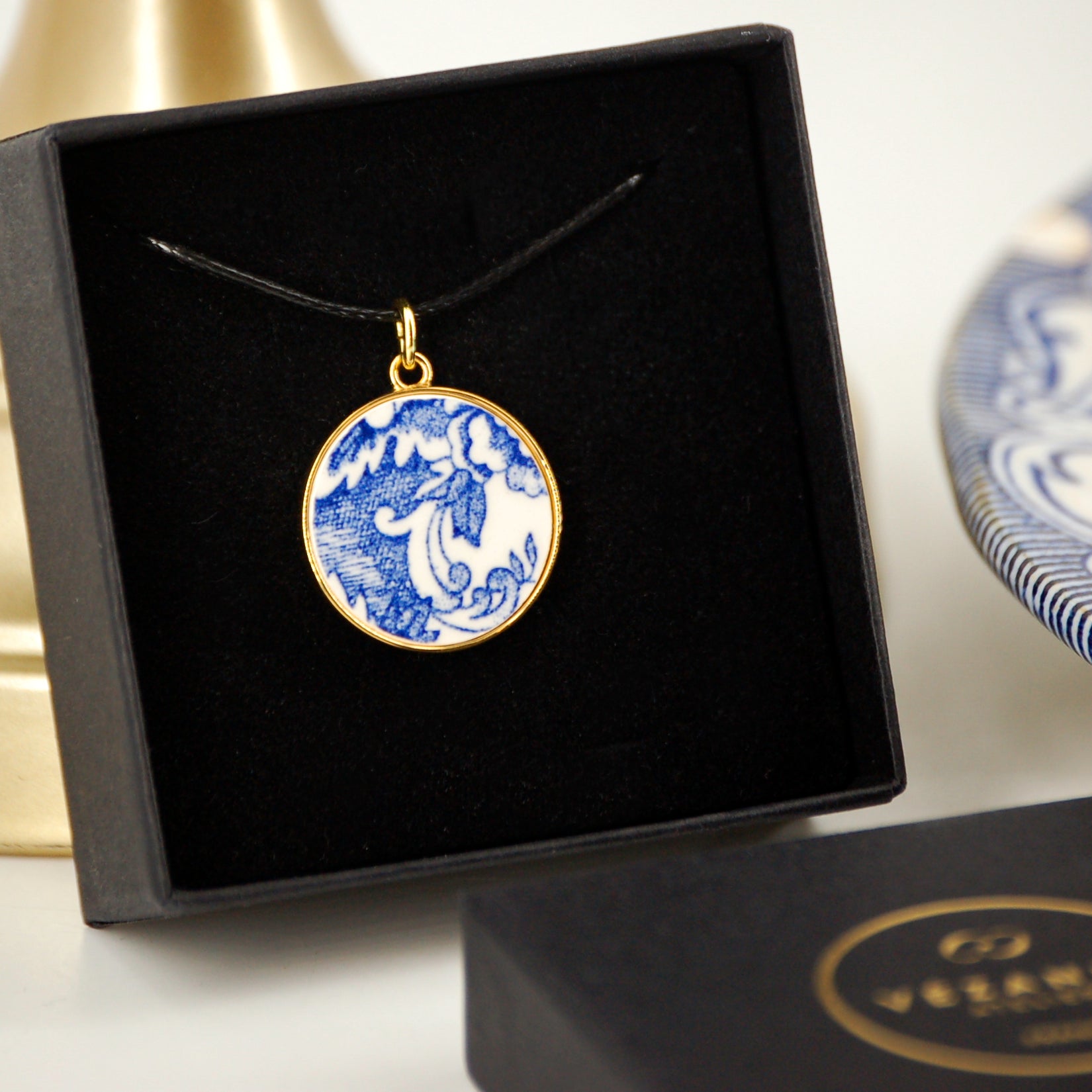 Pendentif "Composition bleue", finition or