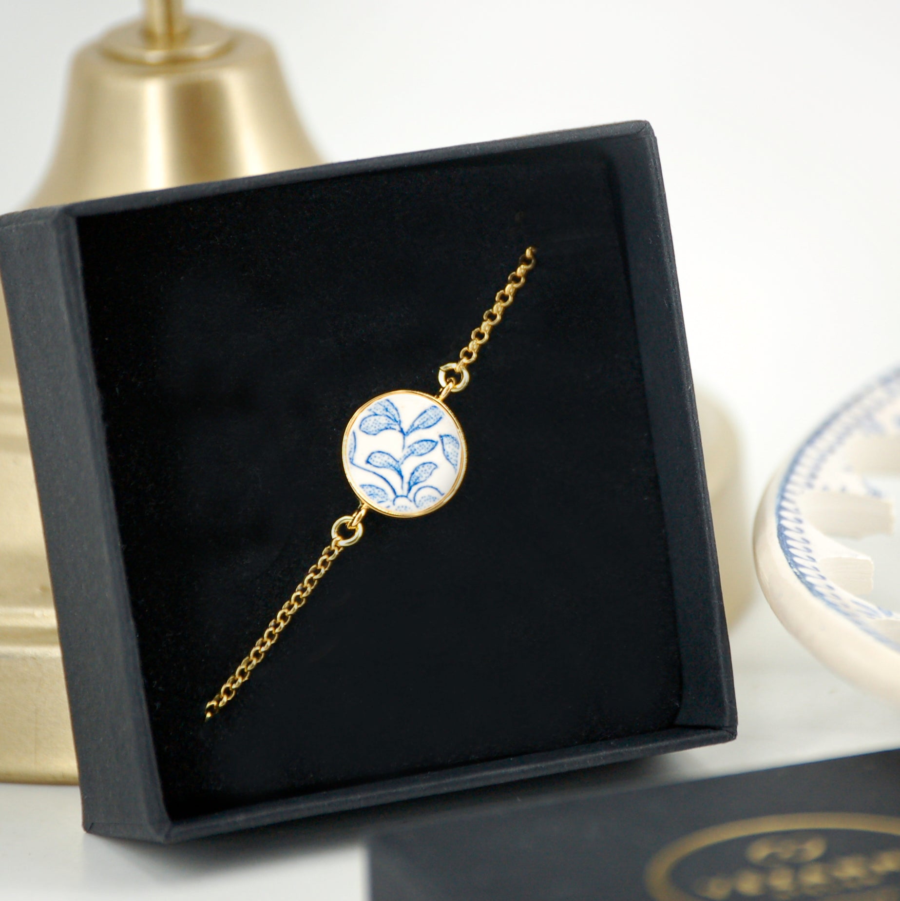 Bracelet ajustable "Feuilles bleues"