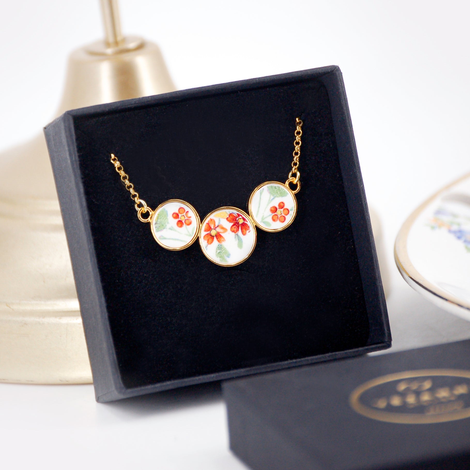 Pendentif "Petites fleurs oranges "