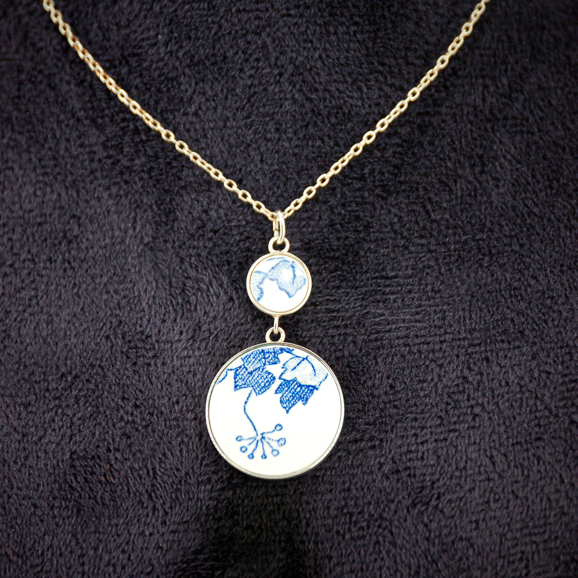 Pendentif "Les feuilles et fleur de lierre", finition argent