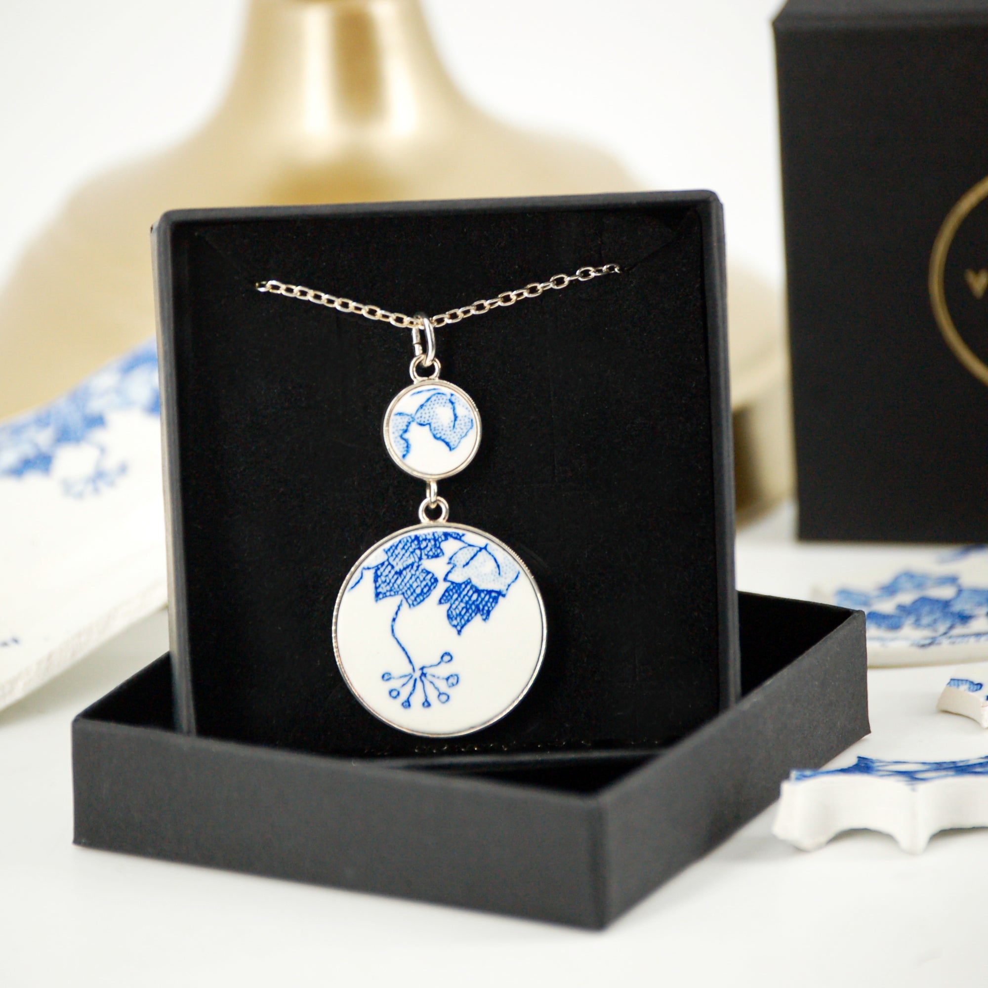 Pendentif "Les feuilles et fleur de lierre", finition argent