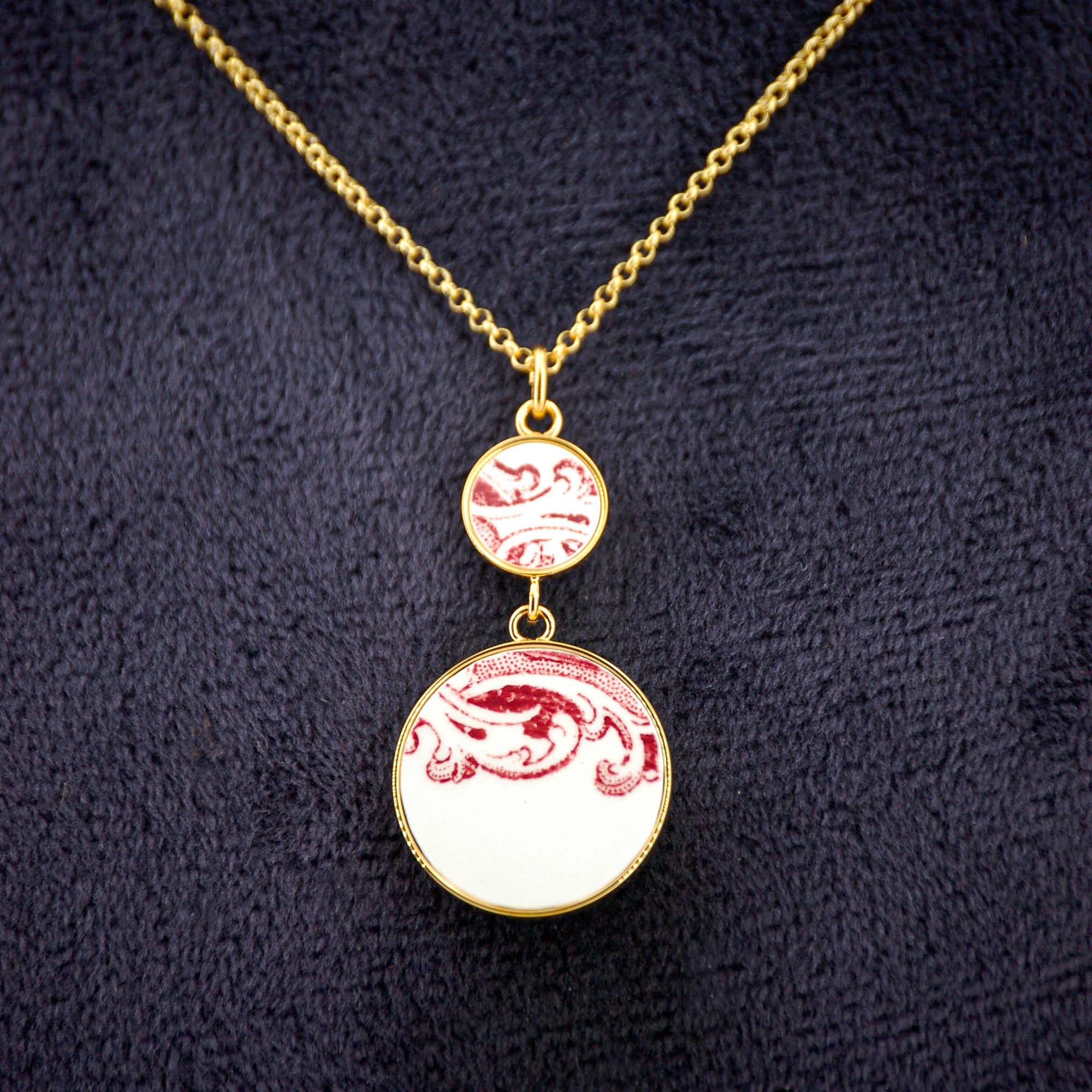 Pendentif "Volutes en vieux rose", finition or.