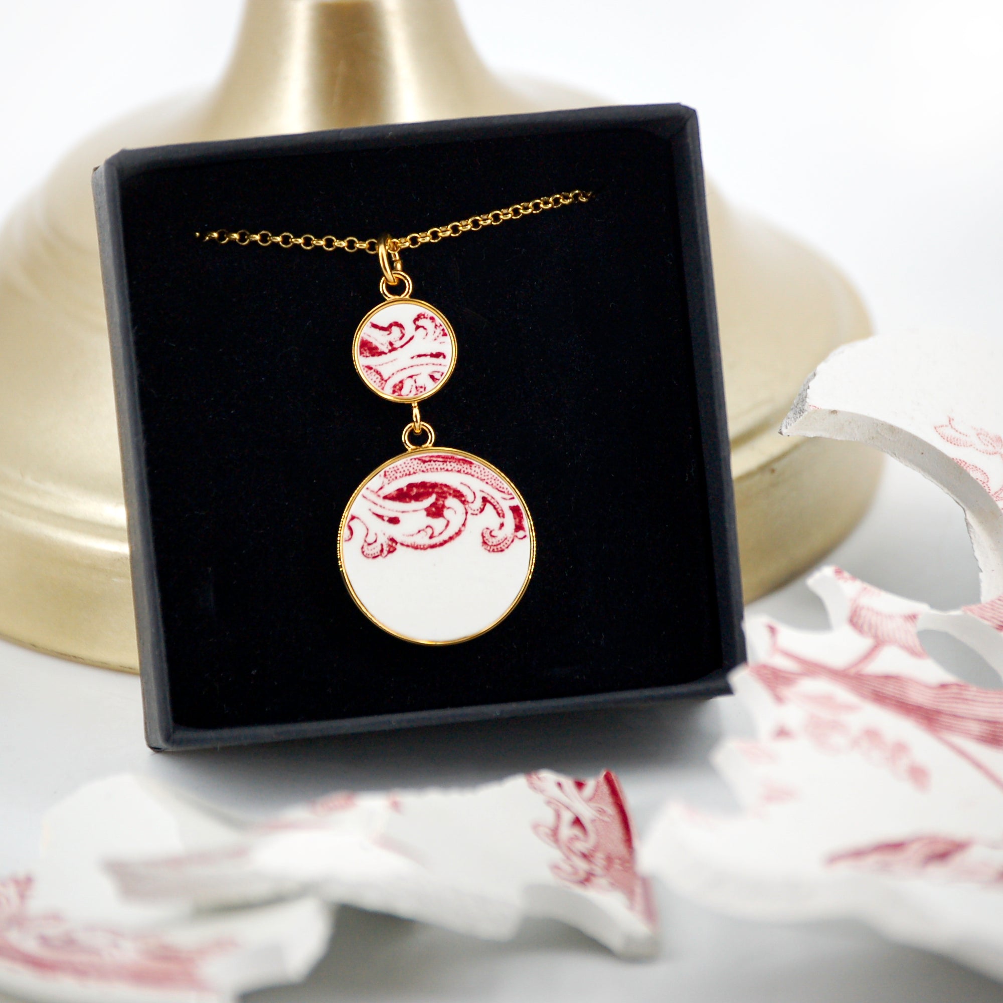 Pendentif "Volutes en vieux rose", finition or.