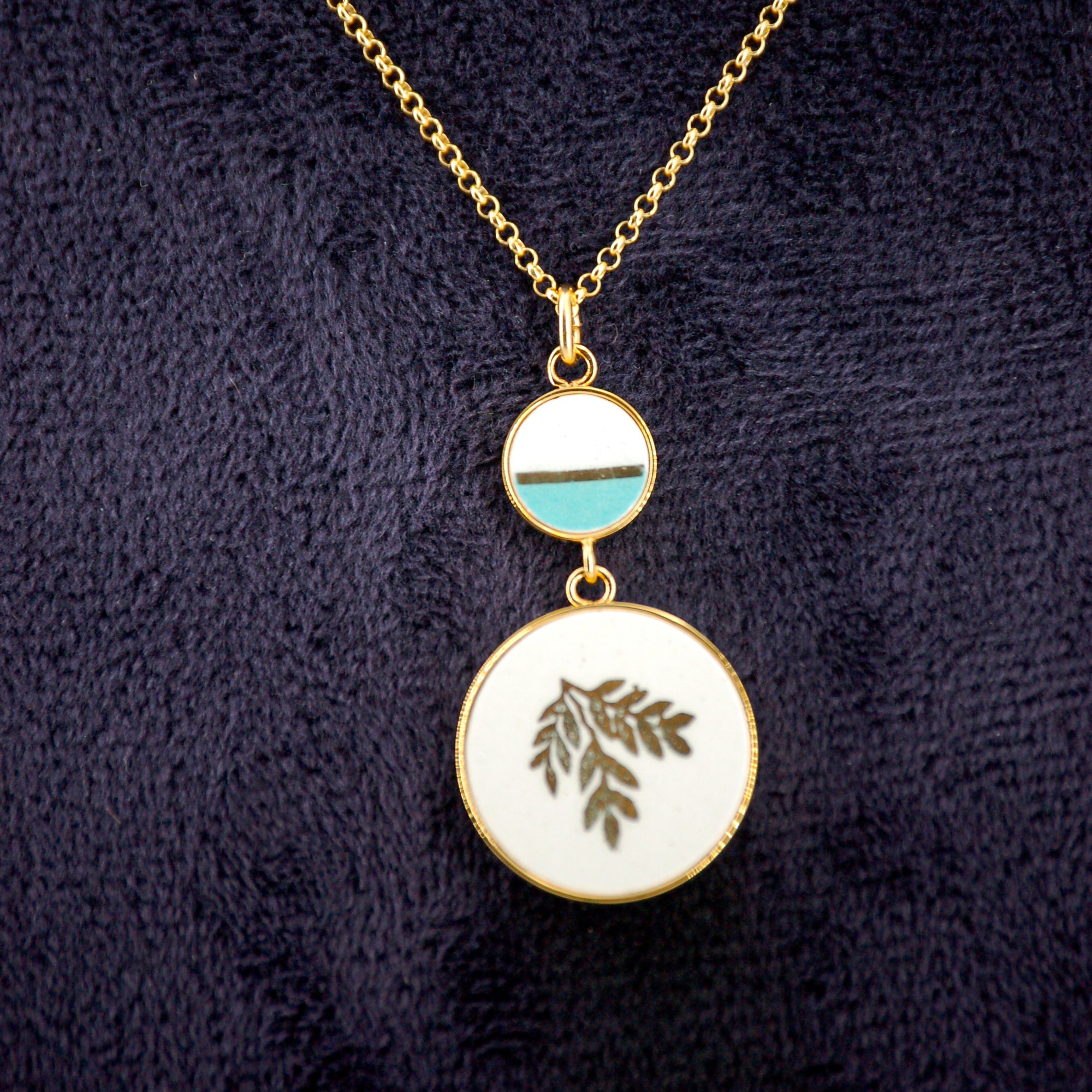 Pendentif "Feuilles dorées et émail turquoise", finition or