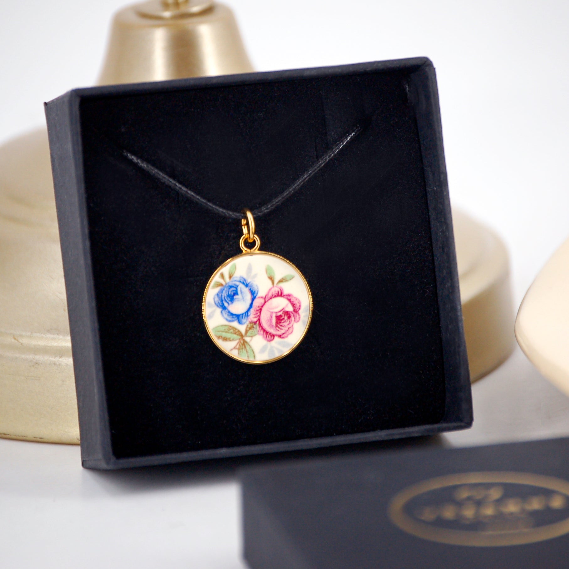Pendentif "Bouquet de fleurs bleu et rose"