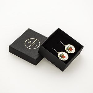 Boucles d’oreilles boutons de roses rouges plaquées or
