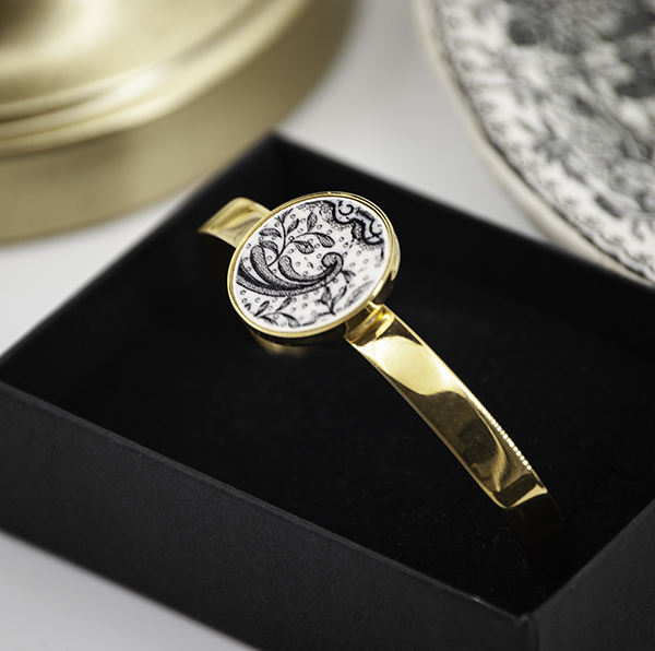 Bracelet qui allie authenticité et modernité, plaqué à l'or fin 23,5 carats